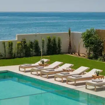 Frontline beach villa positioned on the shoreline of La Cala de Mijas, Mijas Costa Picture 17