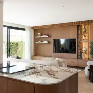 Exceptional four-bedroom townhouse nestled in the prestigious enclave of El Herrojo, Benahavís Picture 16