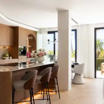 Exceptional four-bedroom townhouse nestled in the prestigious enclave of El Herrojo, Benahavís Picture 4
