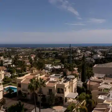 Exceptional four-bedroom townhouse nestled in the prestigious enclave of El Herrojo, Benahavís Picture 39
