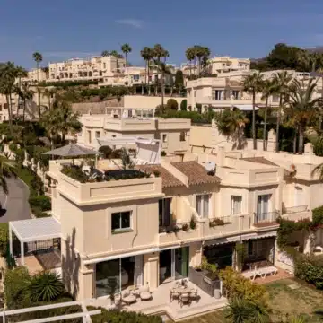 Exceptional four-bedroom townhouse nestled in the prestigious enclave of El Herrojo, Benahavís Picture 10