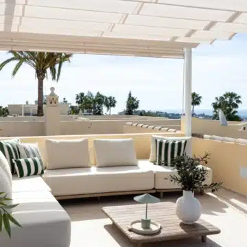 Exceptional four-bedroom townhouse nestled in the prestigious enclave of El Herrojo, Benahavís Picture 13