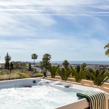 Exceptional four-bedroom townhouse nestled in the prestigious enclave of El Herrojo, Benahavís Picture 14