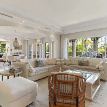 Villa Almar, Timeless Classic Living in Bahía de Marbella Picture 1