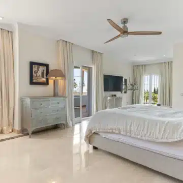 Villa Almar, Timeless Classic Living in Bahía de Marbella Picture 27