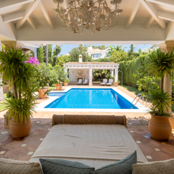 Villa Almar, Timeless Classic Living in Bahía de Marbella Picture 2