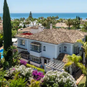 Villa Almar, Timeless Classic Living in Bahía de Marbella Picture 3