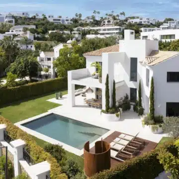 Newly built exceptional Mediterranean villa in La Alqueria, Benahavis Picture 39