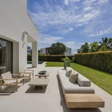 Newly built exceptional Mediterranean villa in La Alqueria, Benahavis Picture 5