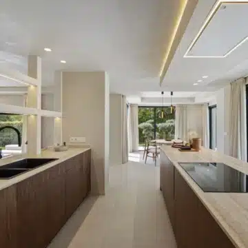 Newly built exceptional Mediterranean villa in La Alqueria, Benahavis Picture 14