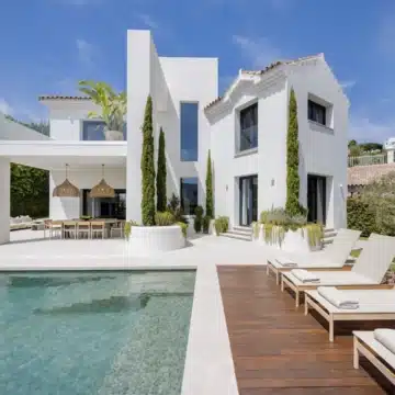 Newly built exceptional Mediterranean villa in La Alqueria, Benahavis Picture 12