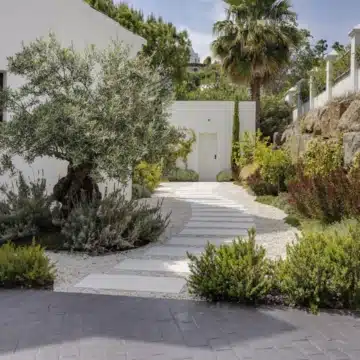 Newly built exceptional Mediterranean villa in La Alqueria, Benahavis Picture 15