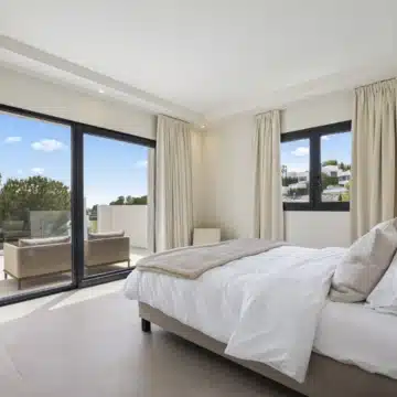Newly built exceptional Mediterranean villa in La Alqueria, Benahavis Picture 11