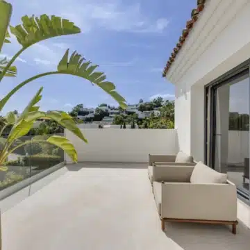Newly built exceptional Mediterranean villa in La Alqueria, Benahavis Picture 36