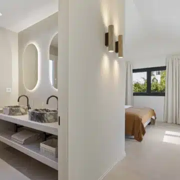Newly built exceptional Mediterranean villa in La Alqueria, Benahavis Picture 20