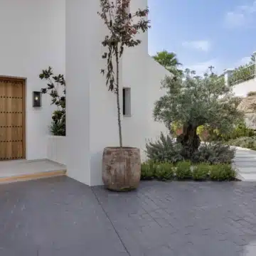 Newly built exceptional Mediterranean villa in La Alqueria, Benahavis Picture 22