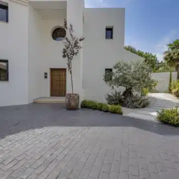 Newly built exceptional Mediterranean villa in La Alqueria, Benahavis Picture 45