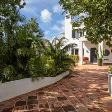 Andalucian villa ideally positioned in Nagüeles, in the heart of Marbella’s Golden Mile Picture 9