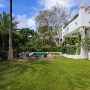 Andalucian villa ideally positioned in Nagüeles, in the heart of Marbella’s Golden Mile Picture 12