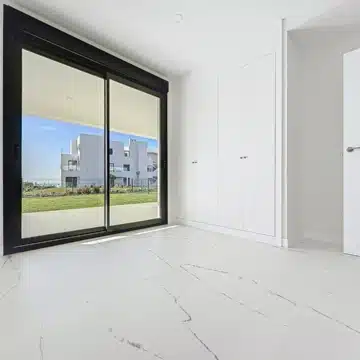 Brand new groundfloor apartment in the sought-after Camarate Golf area of Casares Picture 2