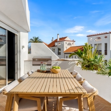 Fully renovated three bedroom apartment in the heart of Nueva Andalucía Picture 22