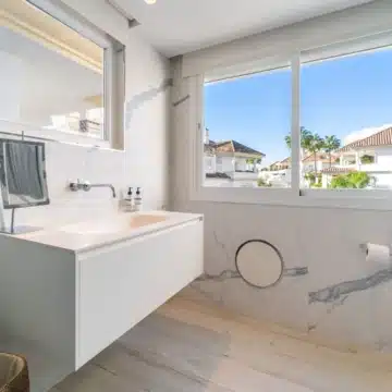 Impressive Duplex Penthouse with Incredible Views in Monte Paraíso, Marbella Golden Mile Picture 12