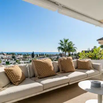 Impressive Duplex Penthouse with Incredible Views in Monte Paraíso, Marbella Golden Mile Picture 3