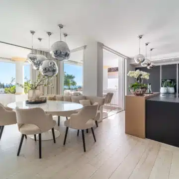 Impressive Duplex Penthouse with Incredible Views in Monte Paraíso, Marbella Golden Mile Picture 1