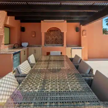Duplex penthouse in a secure gated community with sea views in La Morera, Marbella East Picture 24