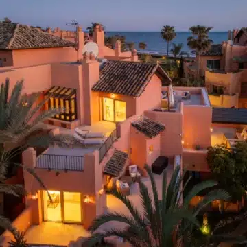 Duplex penthouse in a secure gated community with sea views in La Morera, Marbella East Picture 51