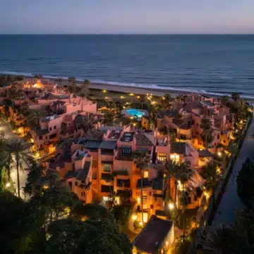 Duplex penthouse in a secure gated community with sea views in La Morera, Marbella East Picture 53