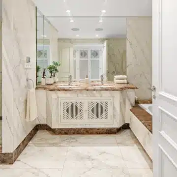 Duplex penthouse in a secure gated community with sea views in La Morera, Marbella East Picture 63