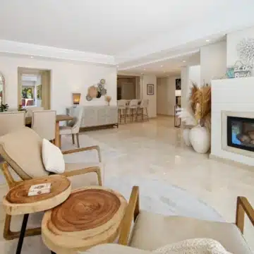 Duplex penthouse in a secure gated community with sea views in La Morera, Marbella East Picture 1