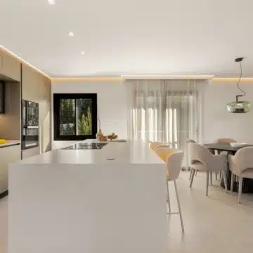 Stylishly renovated Penthouse with Sea and Mountain Views in Nueva Andalucia Picture 19