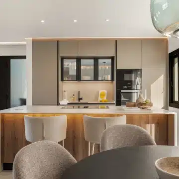 Stylishly renovated Penthouse with Sea and Mountain Views in Nueva Andalucia Picture 3