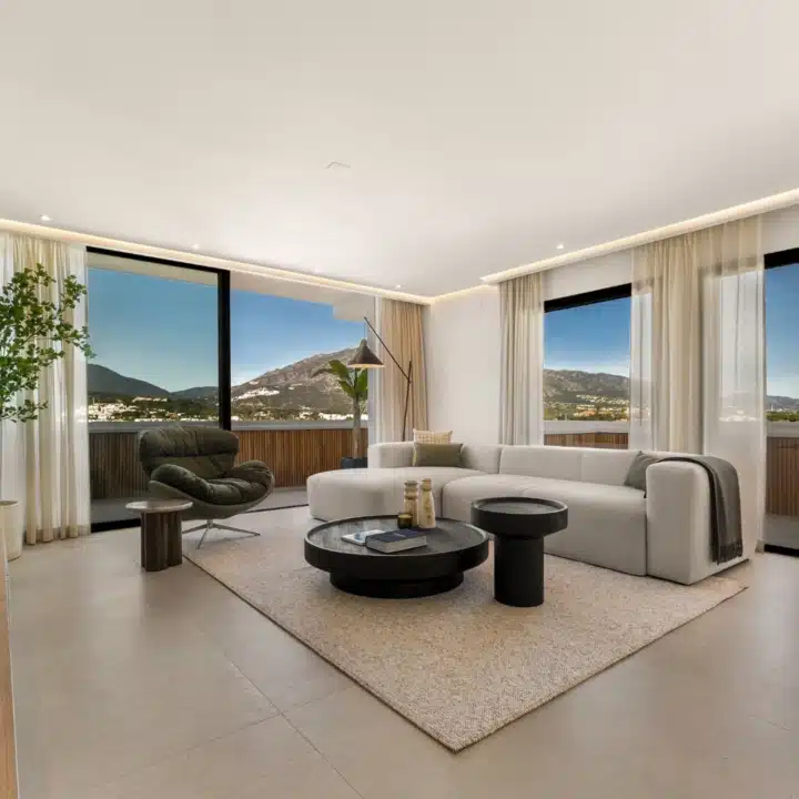 Stylishly renovated Penthouse with Sea and Mountain Views in Nueva Andalucia Picture