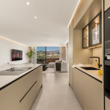 Stylishly renovated Penthouse with Sea and Mountain Views in Nueva Andalucia Picture 21