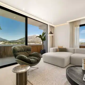 Stylishly renovated Penthouse with Sea and Mountain Views in Nueva Andalucia Picture 11