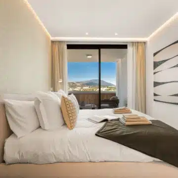 Stylishly renovated Penthouse with Sea and Mountain Views in Nueva Andalucia Picture 12