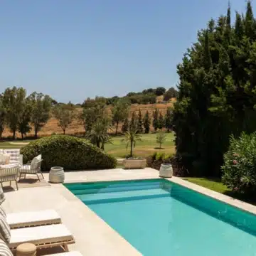 Frontline golf villa with attractive views located in the prestigious El Paraíso, Benahavís Picture 7