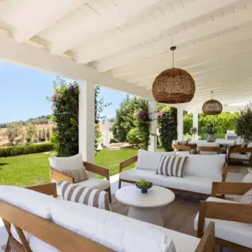 Frontline golf villa with attractive views located in the prestigious El Paraíso, Benahavís Picture 1