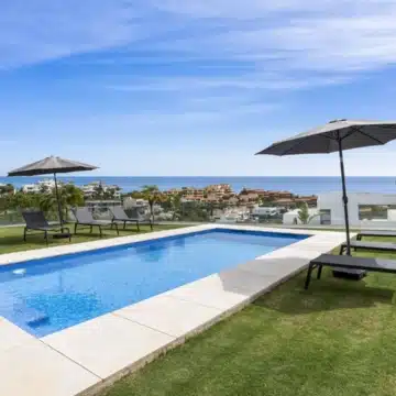Modern contemporary villa located in the sought-after residential area of La Alqueria, Benahavis Picture 51