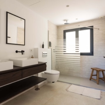 Frontline golf villa with attractive views located in the prestigious El Paraíso, Benahavís Picture 19