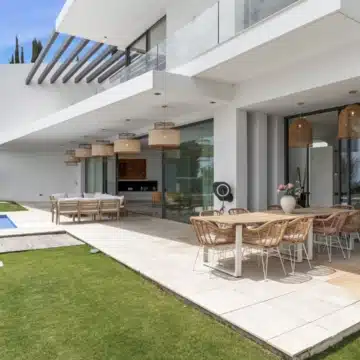 Modern contemporary villa located in the sought-after residential area of La Alqueria, Benahavis Picture 2