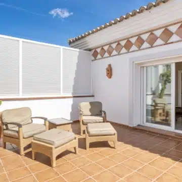 Elegant villa with beautiful sea views located in the highly sought-after area of Paraíso Alto, Benahavis Picture 8