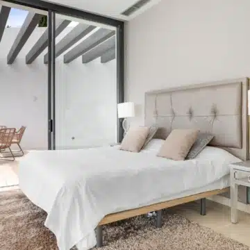 Modern contemporary villa located in the sought-after residential area of La Alqueria, Benahavis Picture 19