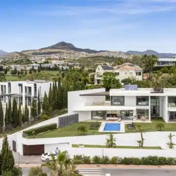Modern contemporary villa located in the sought-after residential area of La Alqueria, Benahavis Picture 11