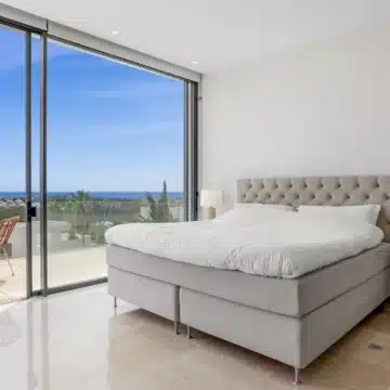 Modern contemporary villa located in the sought-after residential area of La Alqueria, Benahavis Picture 5