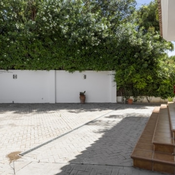 Elegant villa with beautiful sea views located in the highly sought-after area of Paraíso Alto, Benahavis Picture 34