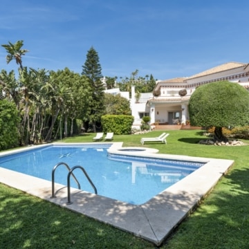 Elegant villa with beautiful sea views located in the highly sought-after area of Paraíso Alto, Benahavis Picture 38